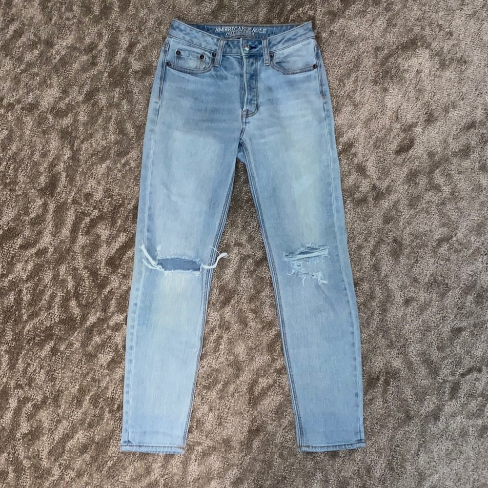 American Eagle light wash ankle length jeans